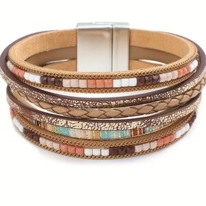 Bracelet with magnetic clasp